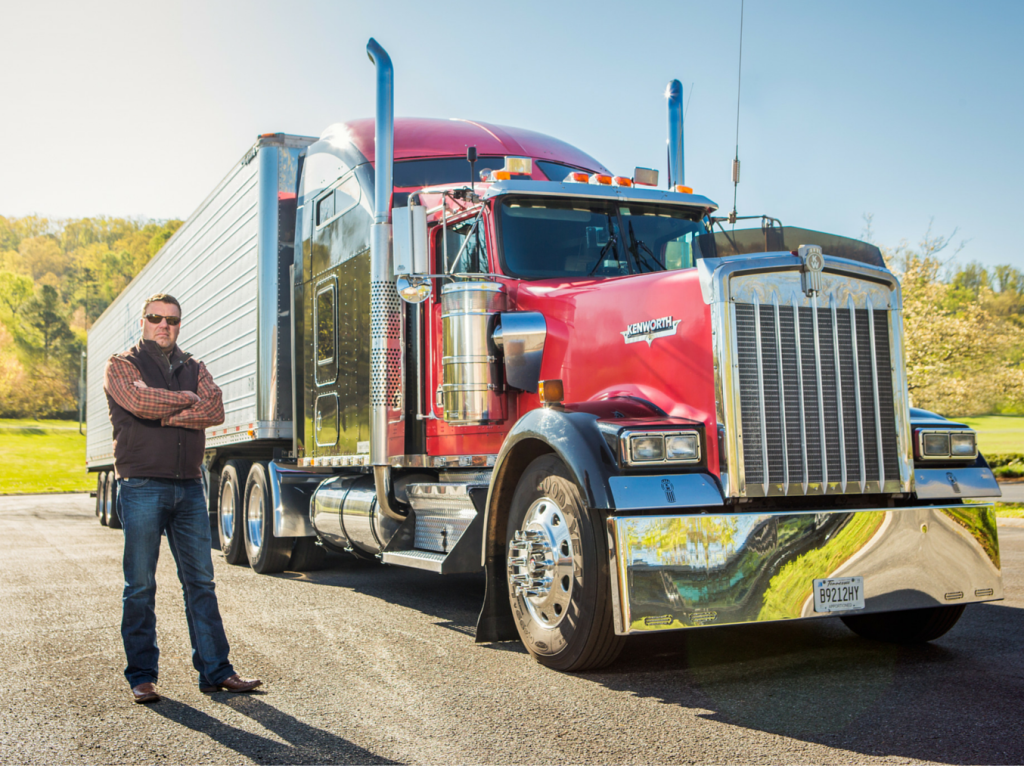 Водитель грузового автомобиля. Шофер грузовика. Водитель грузовой машины. Дальнобойщик. Хью роулэнд дальнобойщик.